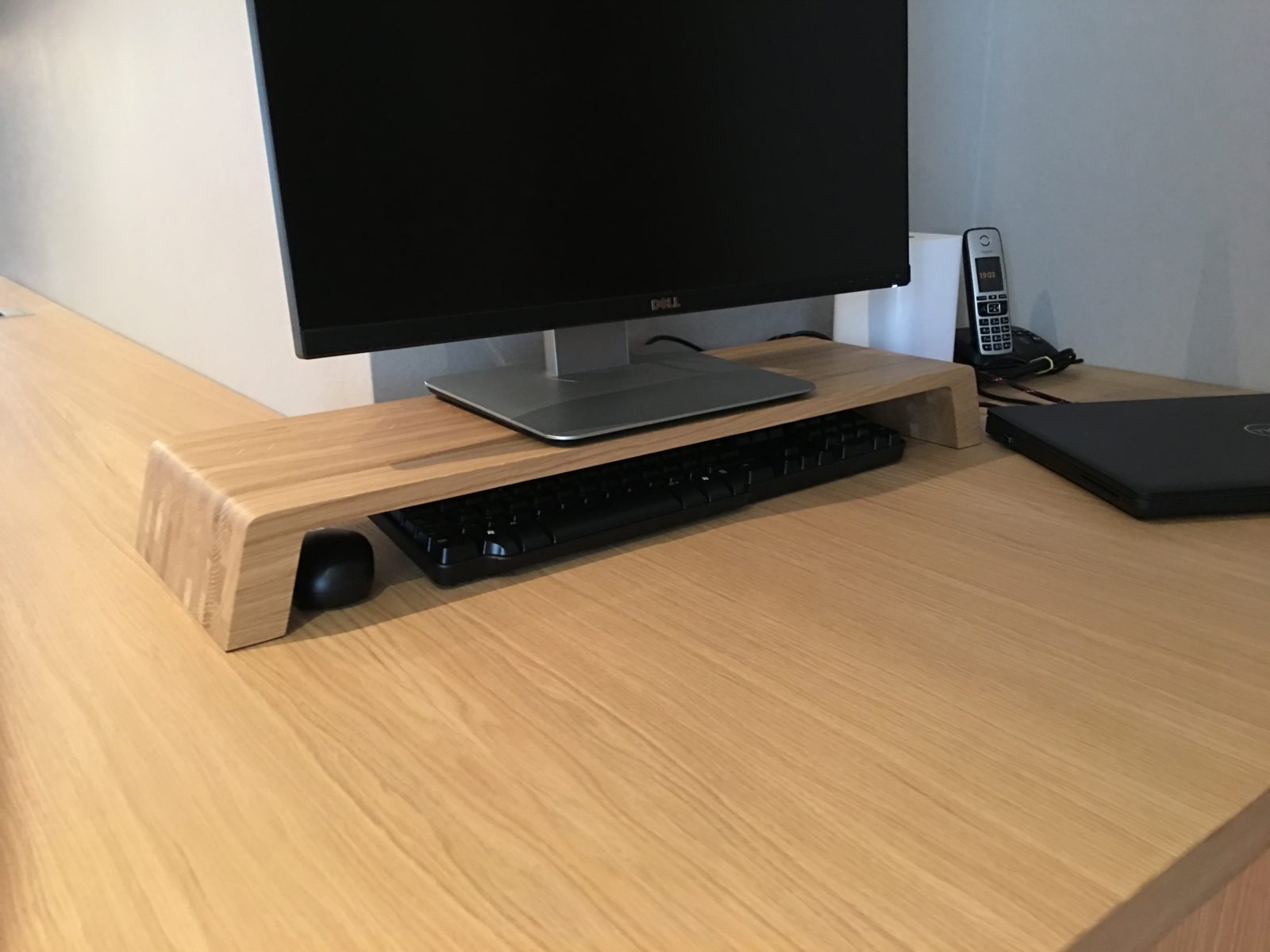 Een bureau in de woonkamer integreren met aandacht voor details.