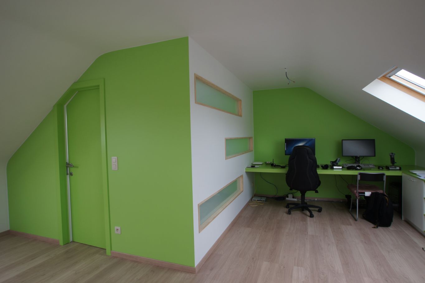 Zolder wordt home office met bureau op maat