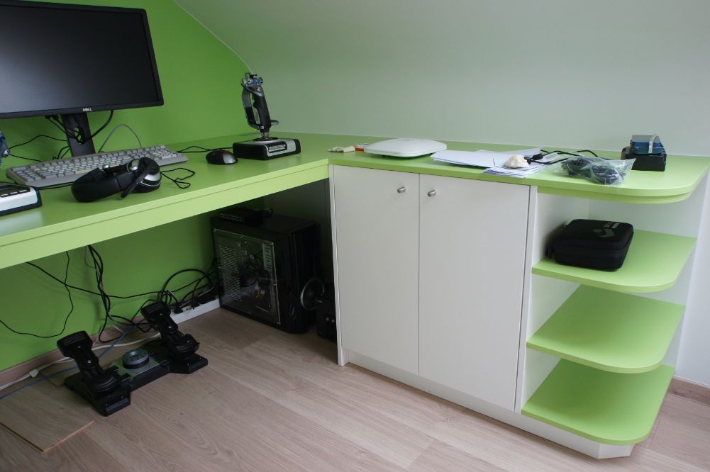 Zolder wordt home office met bureau op maat