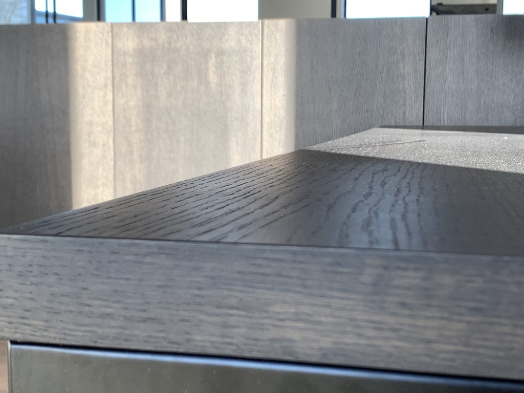 Detail van een op maat gemaakte kast voor op kantoor