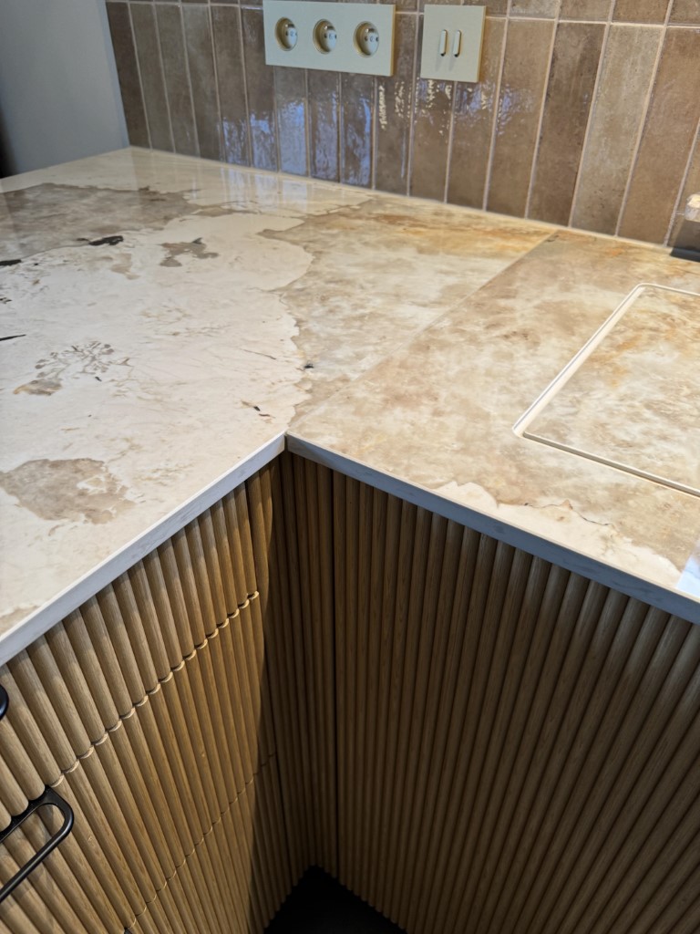 goudkleurige keuken (8)